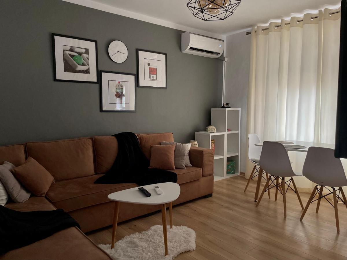 Luel Central Apartament Тирана Екстер'єр фото